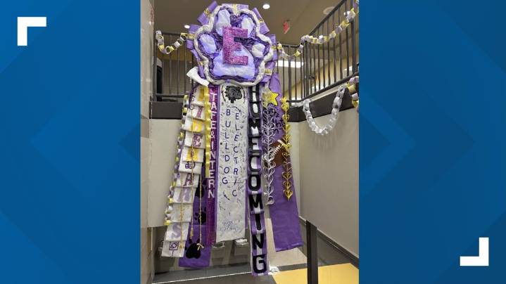 Everman High's two-story mum wows during homecoming festivities