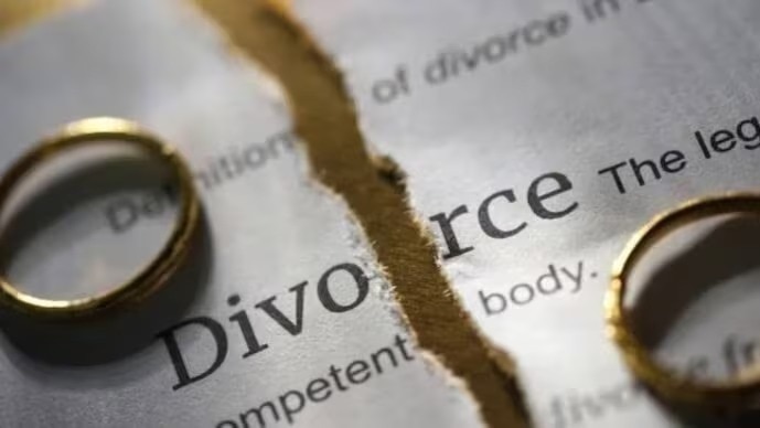 Calling husband 'paaltu chuha' is cruelty: Chhattisgarh High Court in divorce case