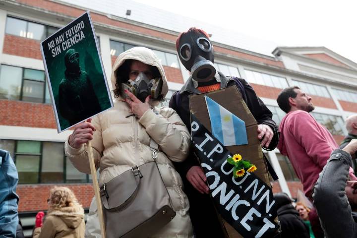 ¿Reordenamiento? Volvería a caer el presupuesto de ciencia y estas son las tres áreas con más ajustes