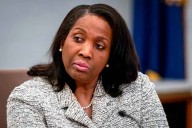 Jueza frena intento de Trump de despedir a gobernadora de la Fed