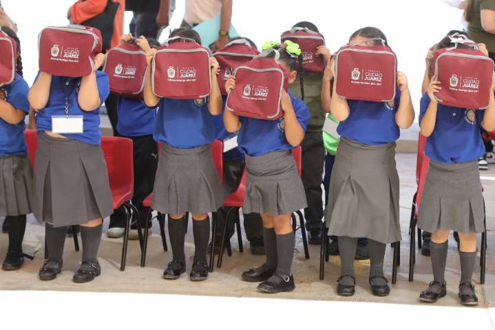 Entregan loncheras a alumnos del Preescolar Colinas de Juárez
