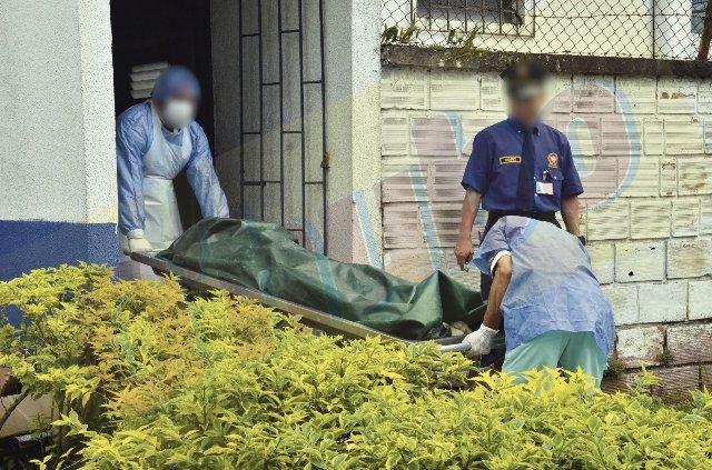 Mujer de 59 años cayó del balcón