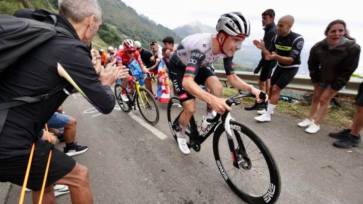 Riosa, entregada a la Vuelta: "La etapa del Angliru ha sido una gran promoción para el concejo"