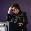 Hundido en un caos que lo paraliza, el gobierno de Javier Milei fija en