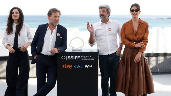 Alberto Rodríguez se asoma a un «Abyss» onubense con los buzos de «Los tigres»