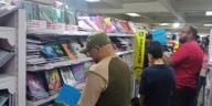 Padres aprovecharon bono de guerra para comprar útiles escolares