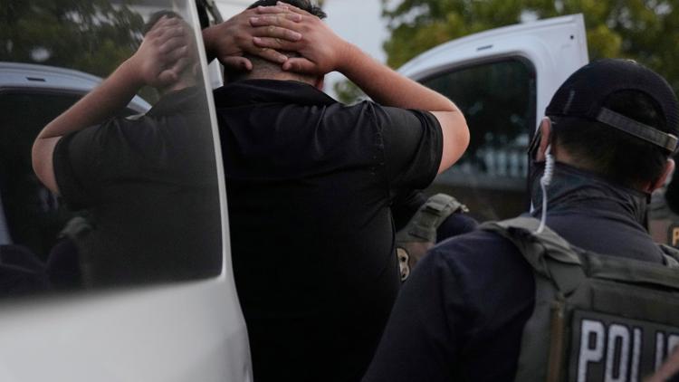 ICE arrests hundreds in Chicago area operation