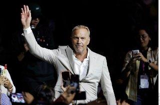 Honra Costner al cine