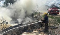 Bomberos de Cancún controlan incendio en predio irregular de colonia Margarita