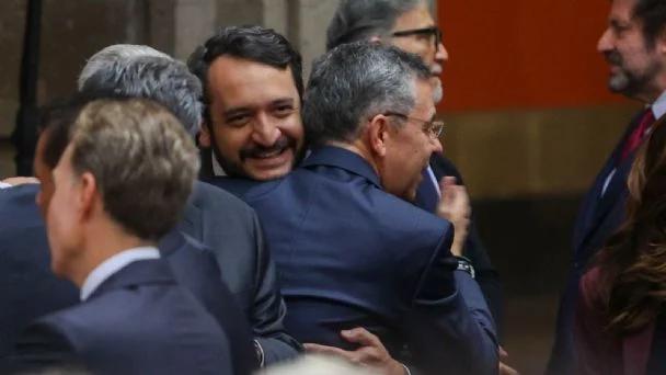 Andrés Manuel López Beltrán reaparece en el Primer Informe de Sheinbaum tras polémicas vacaciones en Tokio
