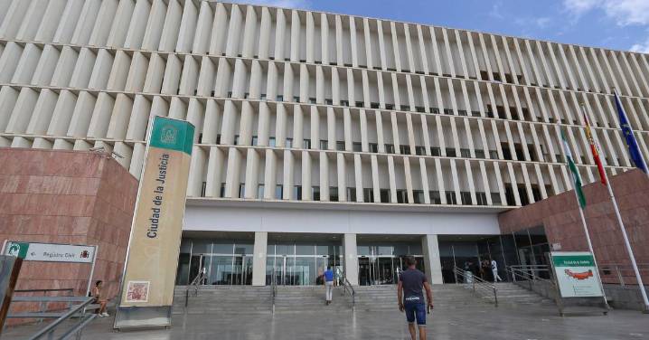 Educación suspende al profesor de Málaga que reconoció en el juicio relaciones sexuales con dos alumnas
