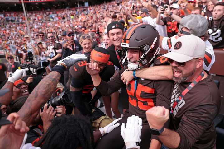 ‘Do it for her:’ Browns kicker Andre Szmyt dedicates 55-yard game winner over Packers to his late mom