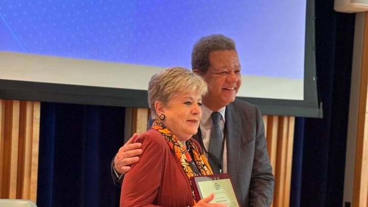 Alicia Bárcena recibe reconocimiento por su trayectoria y contribuciones al desarrollo sostenible