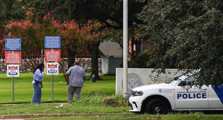 Tiroteo en EEUU: Ataque a centro de detención de migrantes en Dallas