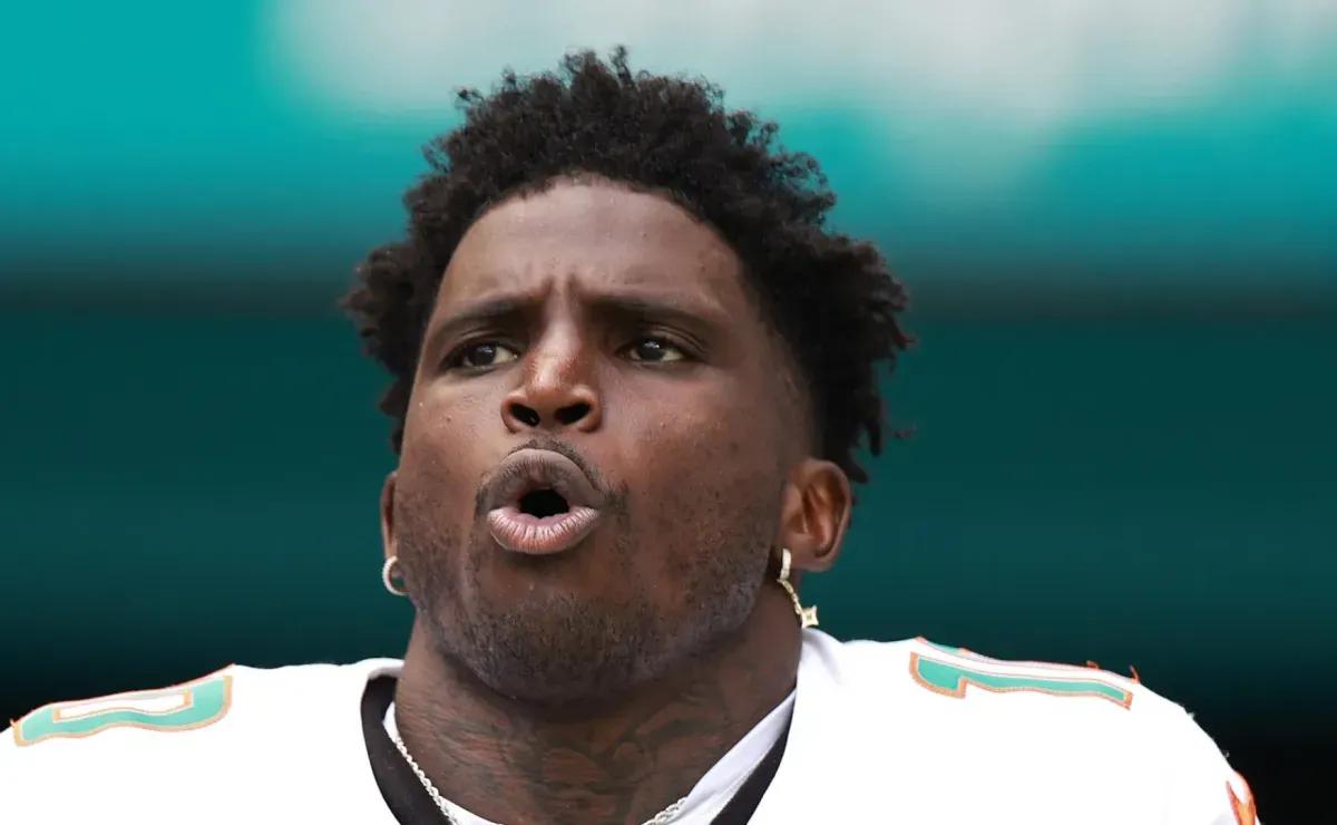 Video: Tyreek Hill suffers scary injury during Dolphins vs Jets on MNF