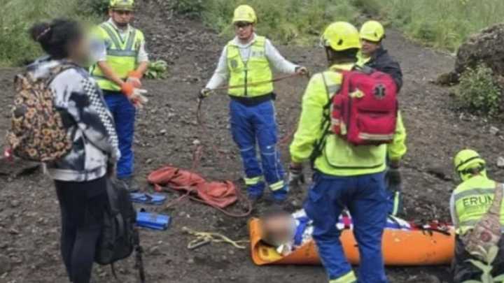 Rescatan a hombre que cayó al interior del cráter del volcán Xitle, ubicado en la alcaldía Tlalpan