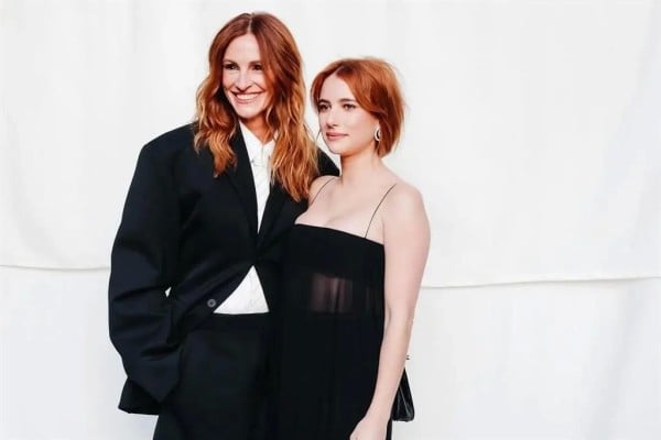 Deslumbran Julia y Emma Roberts juntas en NY Fashion Week