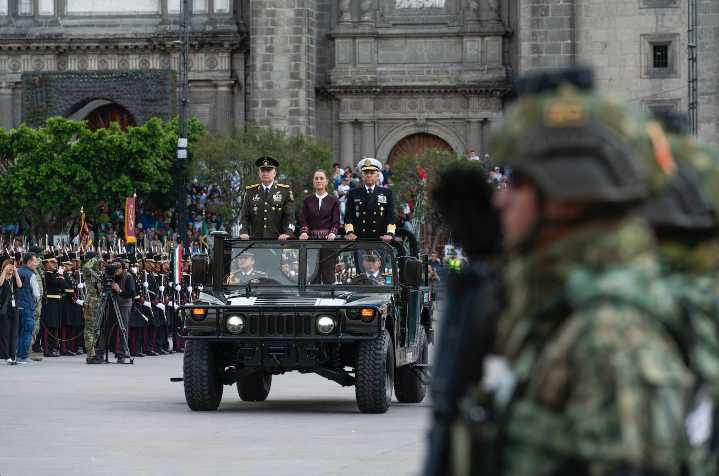 Ninguna injerencia es posible en nuestra patria: Claudia Sheinbaum preside el Desfile Cívico Militar por el 215 aniversario del Grito de la Independencia.