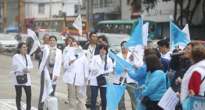 EsSalud y gremios sindicales acuerdan fin de la huelga tras aceptar incentivos por desempeño