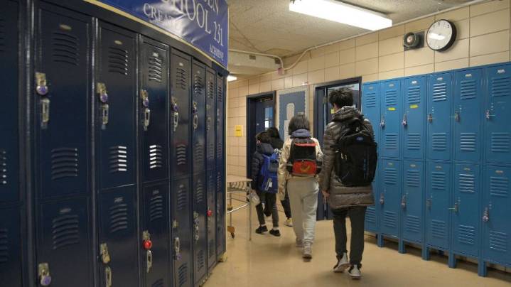 Psychologist shares parenting tips for those 'crucial' middle school years
