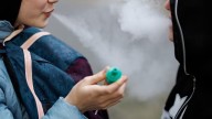 Cada vez son más los jóvenes sanjuaninos que utilizan vapeadores y cigarrillos electrónicos