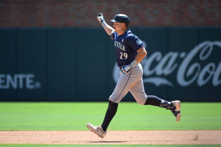 Cal Raleigh's 54th home run ties Mickey Mantle for most by a switch hitter