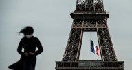 Por paridad de género, autoridades de París corregirán “error histórico” en torre Eiffel
