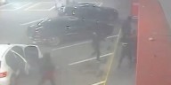 Video: en un minuto, encapuchados y con un ariete, robaron $20 millones a una estación de servicio de Mar del Plata