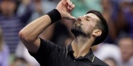 Djokovic logró un triunfo récord en el US Open: tensión con el público, el particular baile para su hija y una desafiante frase