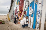 Plasman mensajes por la paz en el muro fronterizo de Tijuana
