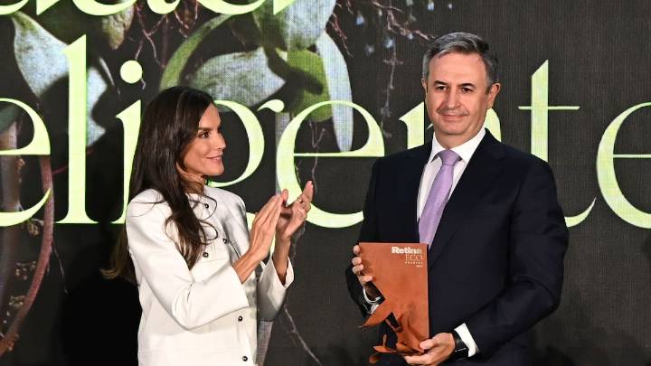 La reina Letizia celebra la sostenibilidad y la innovación tecnológica empresarial en los Premios Retina 2025