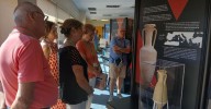El Museo Arqueológico de Granada acerca su colección al hospital de Motril con una nueva muestra itinerante