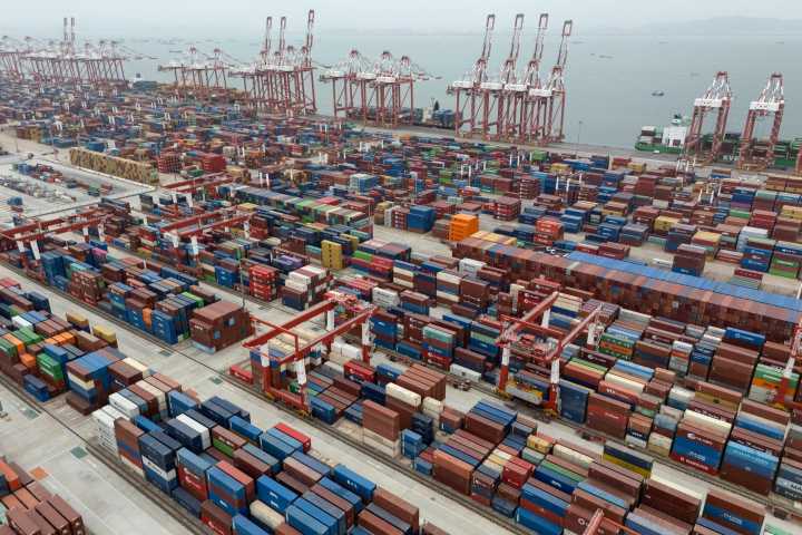 Landmark global fee on greenhouse gases endorsed by shipping companies