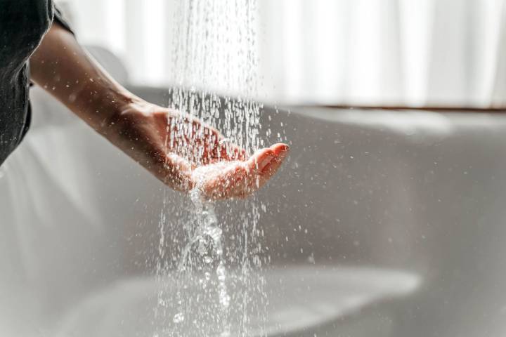Should You Take a Hot or Cold Shower After a Workout?