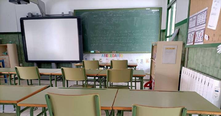 Colegios de la Comunidad Valenciana vulneran la Ley de Mazón sobre la elección de la lengua y las comunicaciones a las familias en castellano