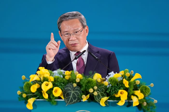 US lawmakers push for military dialogue in a rare China visit