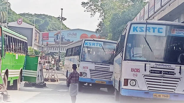 Protest over KSRTC barricade in East Fort; Private buses off roads in Thiruvananthapuram