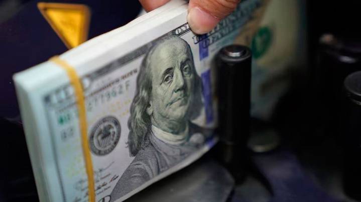 El dólar tocó el techo de flotación y el Banco Central vendió USD 53 millones
