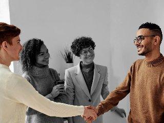 La dictadura del “¡Hola! ¿Cómo estás?”