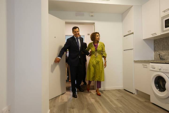 Moreno y Montero escenifican su primer cara a cara preelectoral con la vivienda, los servicios públicos y la infrafinanciación de telón de fondo