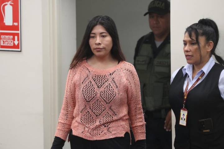Ex primera ministra de Perú es trasladada a clínica en Lima antes de su excarcelación