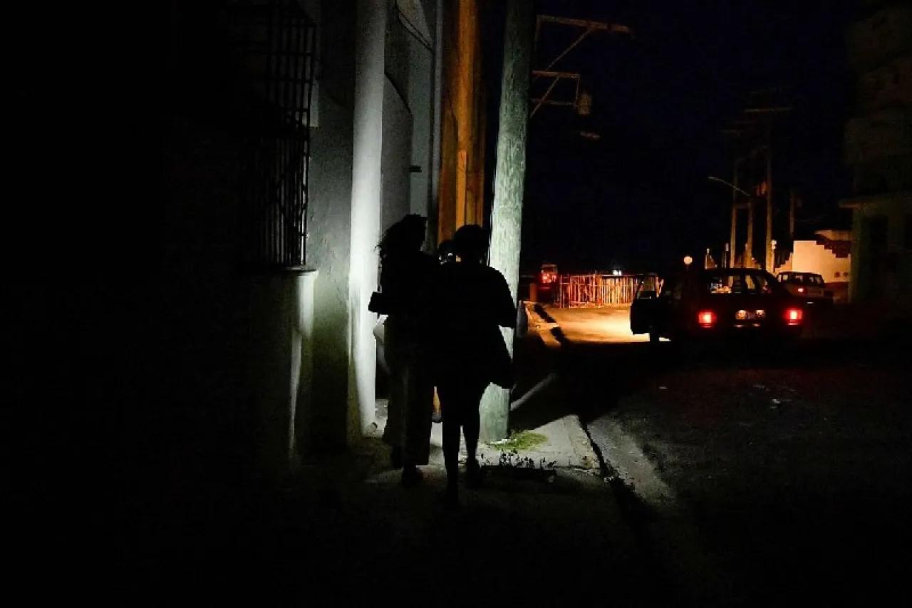 Cuba se queda a oscuras por apagon masivo