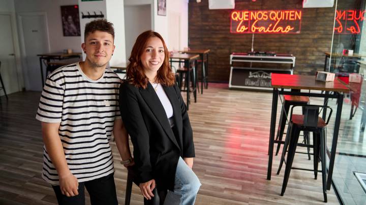 El bar de Pamplona que prepara una gran fiesta con jamón y catering para celebrar su primer aniversario