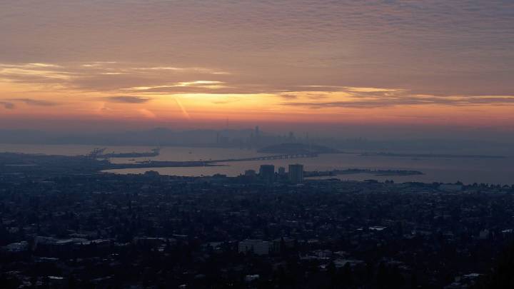 4.3 magnitude earthquake jolts the San Francisco Bay area and people report feeling a sharp shake
