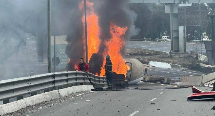 Suman 58 heridos, 19 de gravedad, tras explosión de pipa en CDMX, informa jefa de Gobierno Clara Brugada