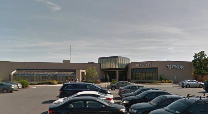 Upstate NY mall owned by Pyramid sold at auction for $21 million