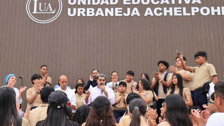 Presidente Maduro da por inaugurado al año escolar 2025-2026 en la Unidad Educativa "Urbaneja Achelpohl" en Caracas