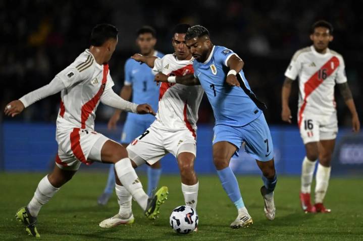 Eliminatorias 2026: Uruguay golea 3-0 a Perú en el Centenario de Montevideo