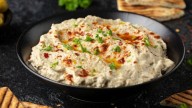 Baba Ganoush árabe: la receta del hummus de berenjena ahumada en 10 minutos y con un sabor especial