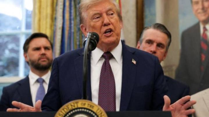 Donald Trump aseguró que fuerzas estadounidenses interceptaron un barco con drogas de Venezuela y murieron 11 “terroristas”